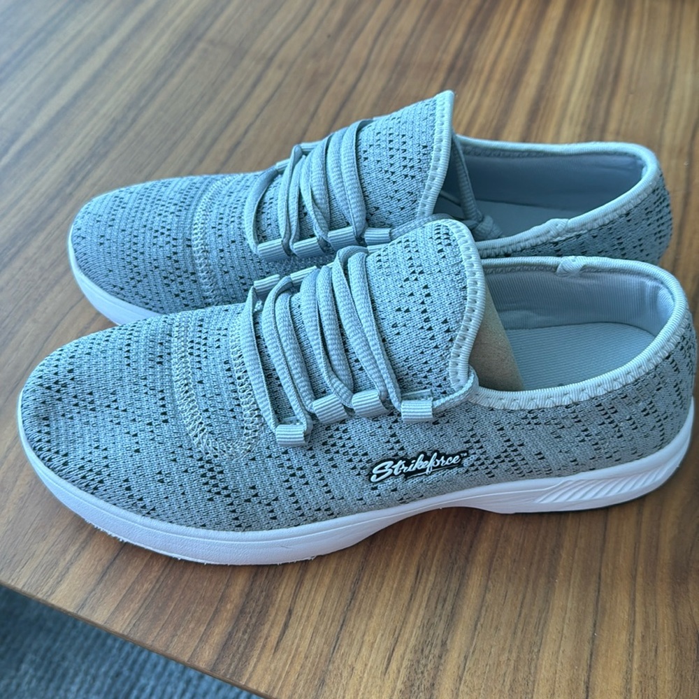 Women’s Bowling shoes brand new